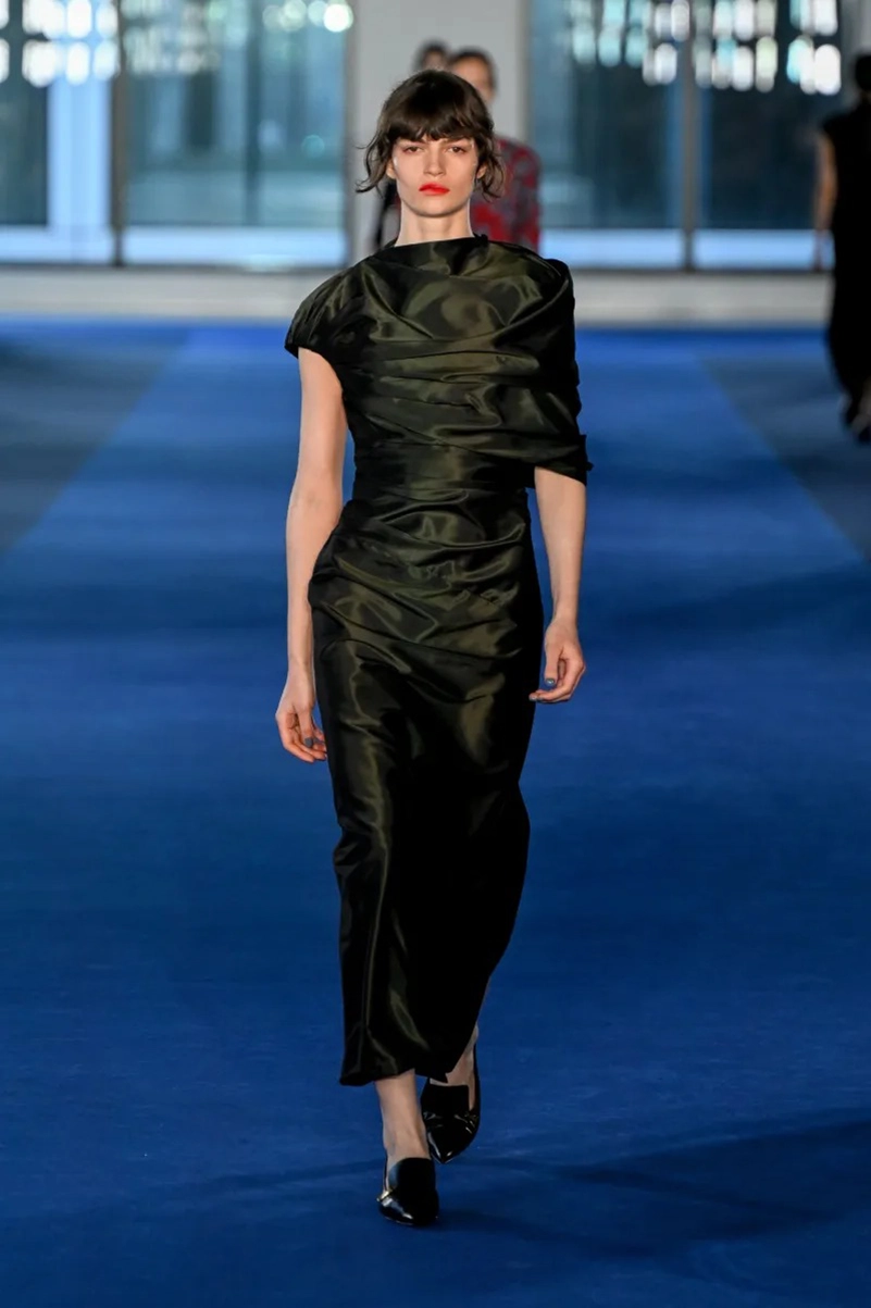 Rachel Scott’s Proenza Schouler Fall 2026 Unveils Asymmetric Tailoring and Lived-In Energy