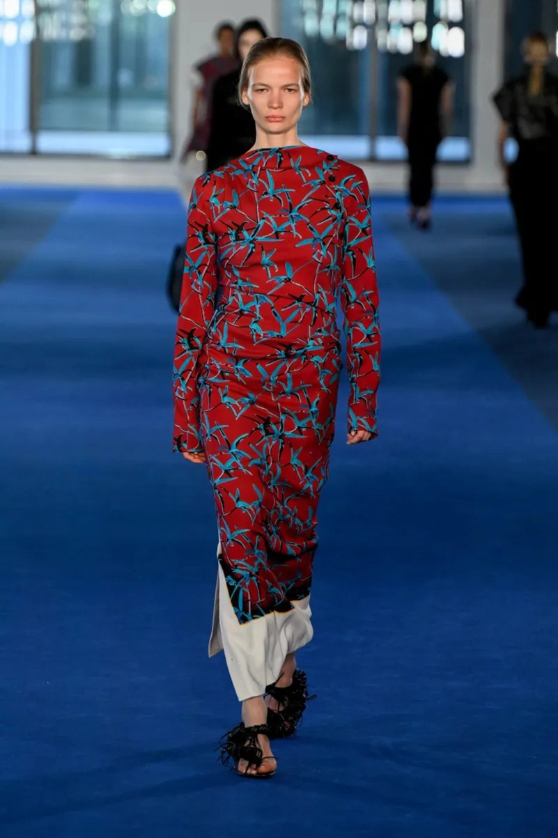 Rachel Scott’s Proenza Schouler Fall 2026 Unveils Asymmetric Tailoring and Lived-In Energy