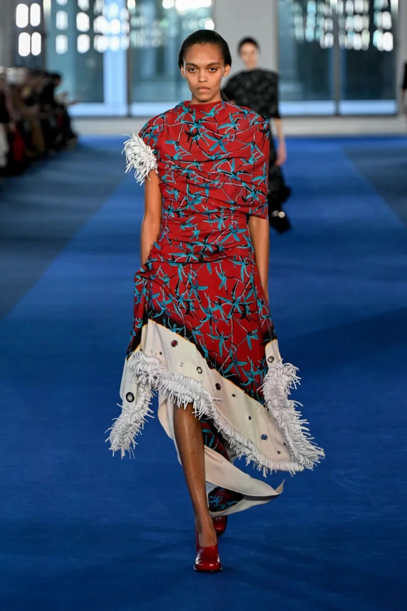 Rachel Scott’s Proenza Schouler Fall 2026 Unveils Asymmetric Tailoring and Lived-In Energy
