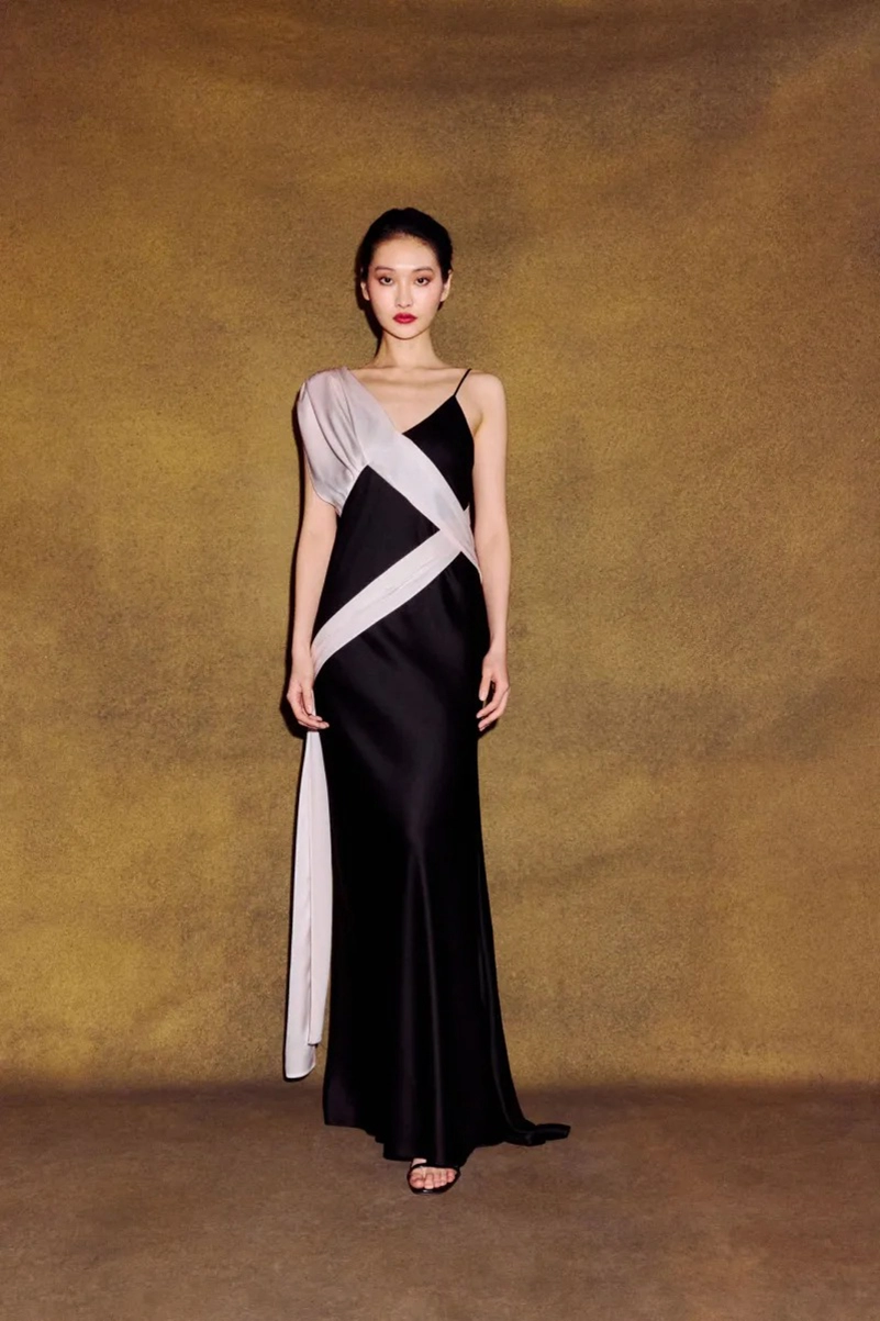 Alejandra Alonso Rojas Fall 2026 Reworks Existing Fabrics Into Gold And Bordeaux Satin Alejandra Alonso Rojas Fall 2026 Reworks Existing Fabrics Into Gold And Bordeaux Satin