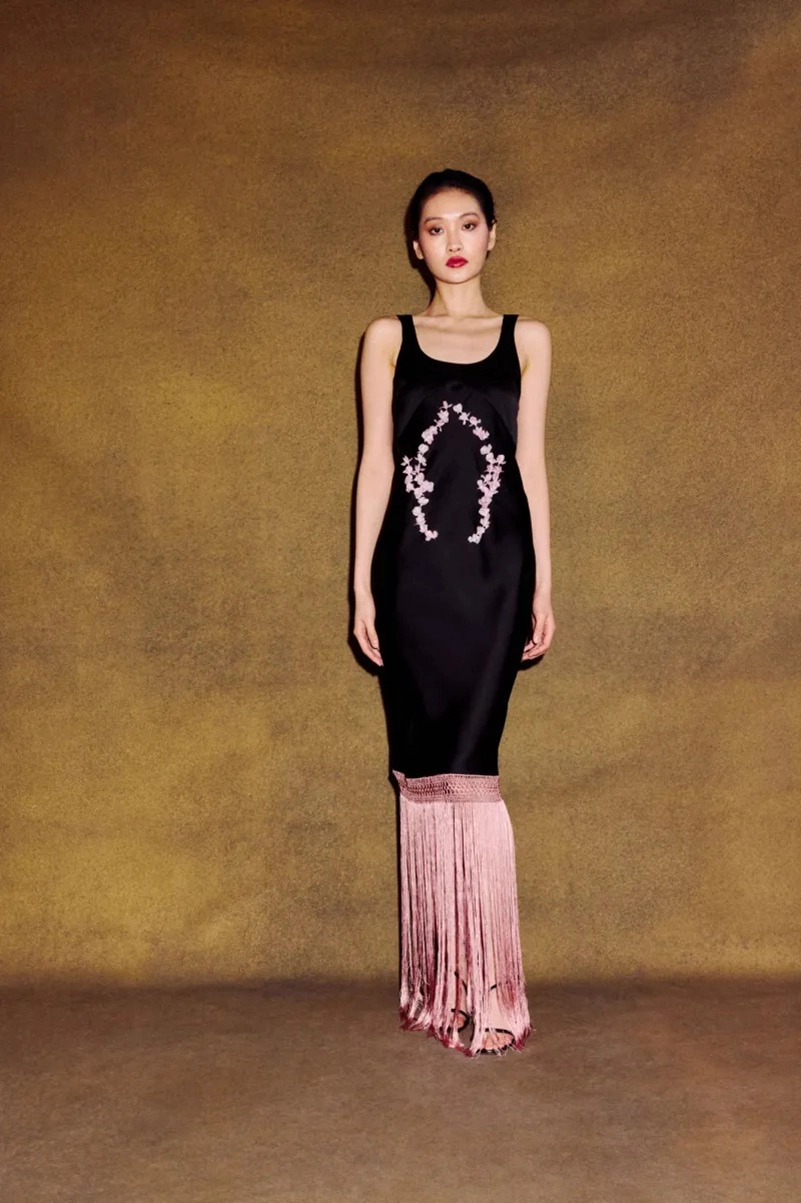 Alejandra Alonso Rojas Fall 2026 Reworks Existing Fabrics Into Gold And Bordeaux Satin Alejandra Alonso Rojas Fall 2026 Reworks Existing Fabrics Into Gold And Bordeaux Satin