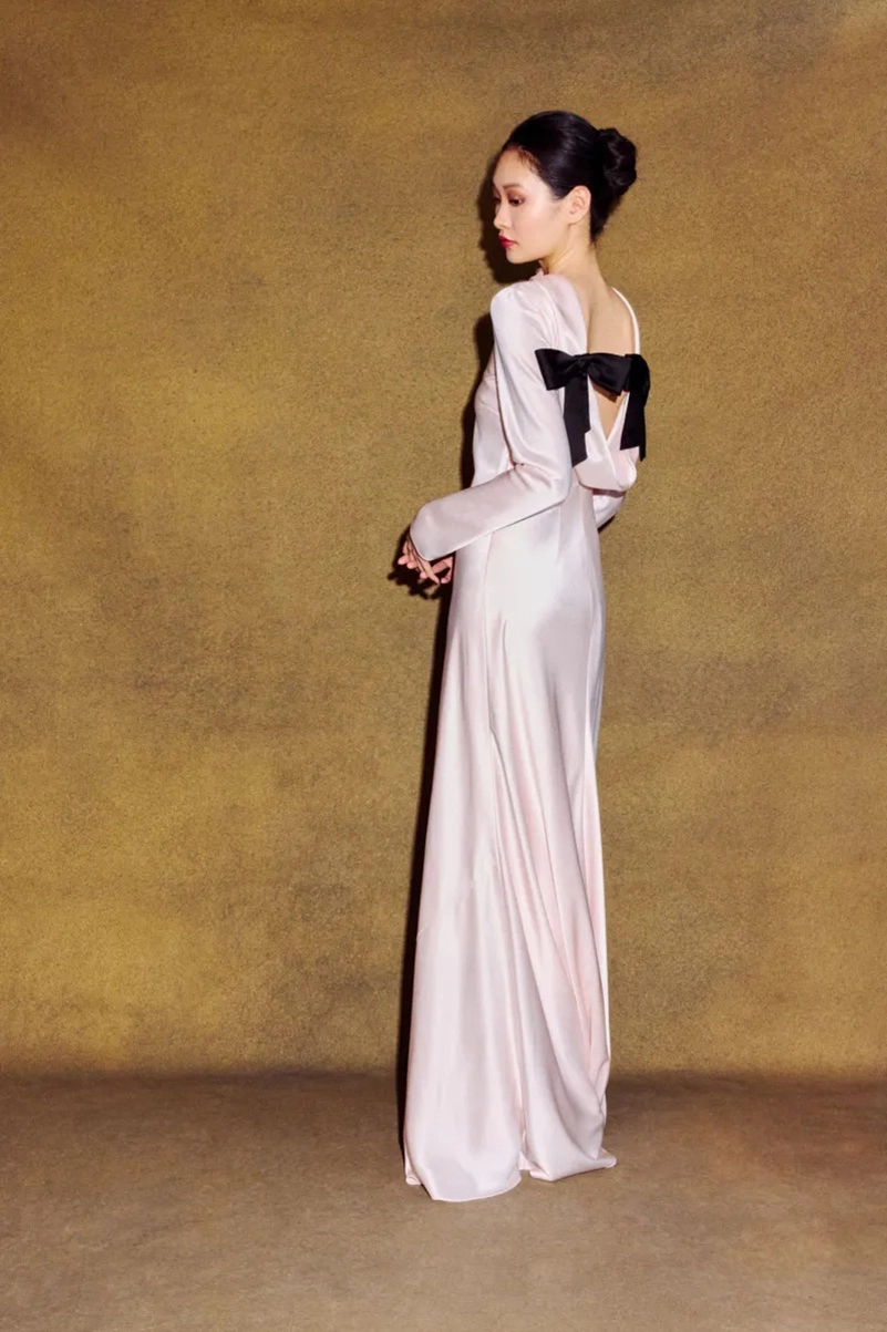 Alejandra Alonso Rojas Fall 2026 Reworks Existing Fabrics Into Gold And Bordeaux Satin Alejandra Alonso Rojas Fall 2026 Reworks Existing Fabrics Into Gold And Bordeaux Satin