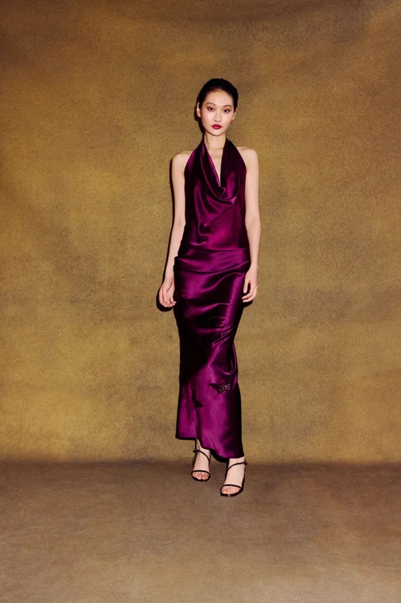 Alejandra Alonso Rojas Fall 2026 Reworks Existing Fabrics Into Gold And Bordeaux Satin Alejandra Alonso Rojas Fall 2026 Reworks Existing Fabrics Into Gold And Bordeaux Satin
