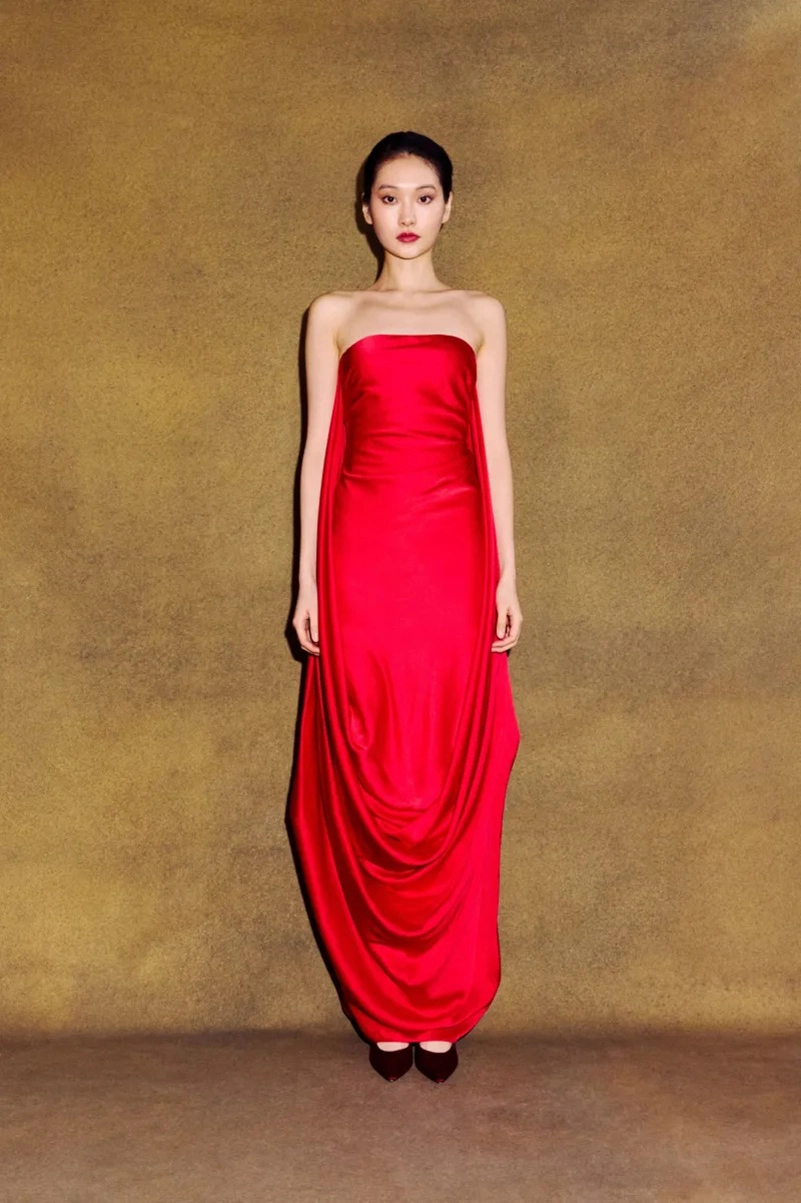 Alejandra Alonso Rojas Fall 2026 Reworks Existing Fabrics Into Gold And Bordeaux Satin Alejandra Alonso Rojas Fall 2026 Reworks Existing Fabrics Into Gold And Bordeaux Satin
