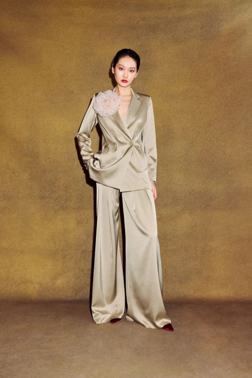 Alejandra Alonso Rojas Fall 2026 Reworks Existing Fabrics Into Gold And Bordeaux Satin Alejandra Alonso Rojas Fall 2026 Reworks Existing Fabrics Into Gold And Bordeaux Satin