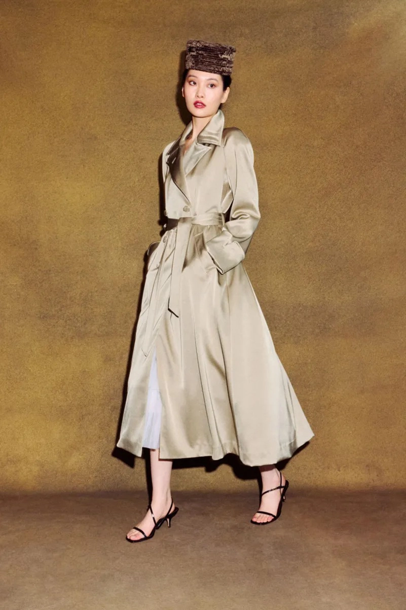 Alejandra Alonso Rojas Fall 2026 Reworks Existing Fabrics Into Gold And Bordeaux Satin Alejandra Alonso Rojas Fall 2026 Reworks Existing Fabrics Into Gold And Bordeaux Satin
