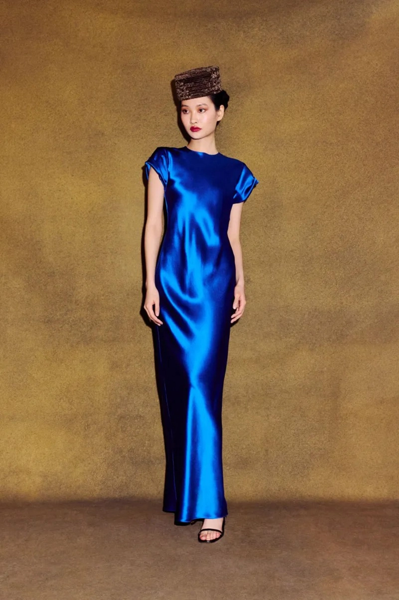 Alejandra Alonso Rojas Fall 2026 Reworks Existing Fabrics Into Gold And Bordeaux Satin Alejandra Alonso Rojas Fall 2026 Reworks Existing Fabrics Into Gold And Bordeaux Satin