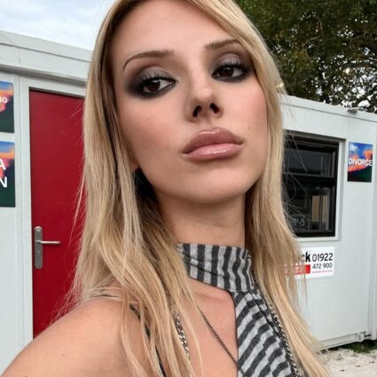 How To Perfect The Iconic Y2K Smokey Eye