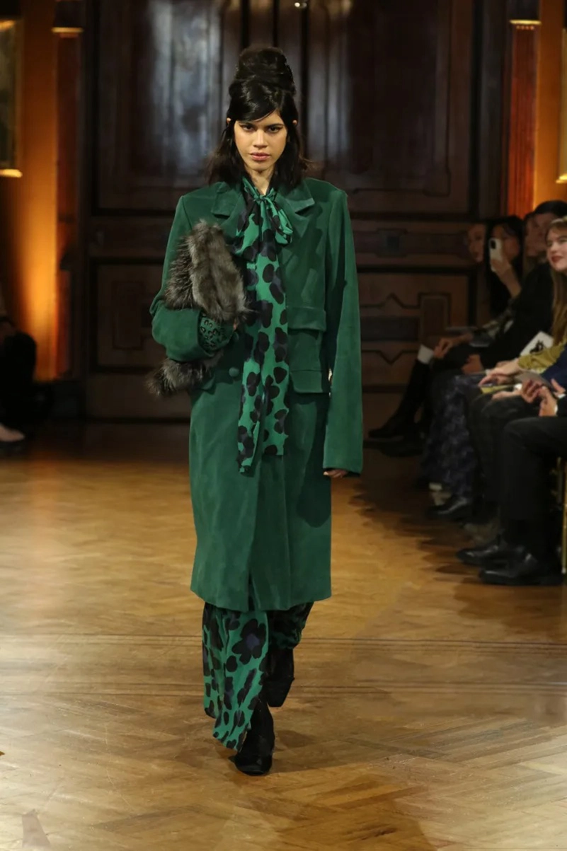 Anna Sui Fall 2026 New Romantic Runway Review