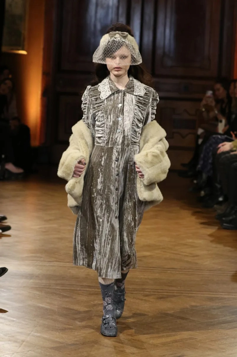 Anna Sui Fall 2026 New Romantic Runway Review