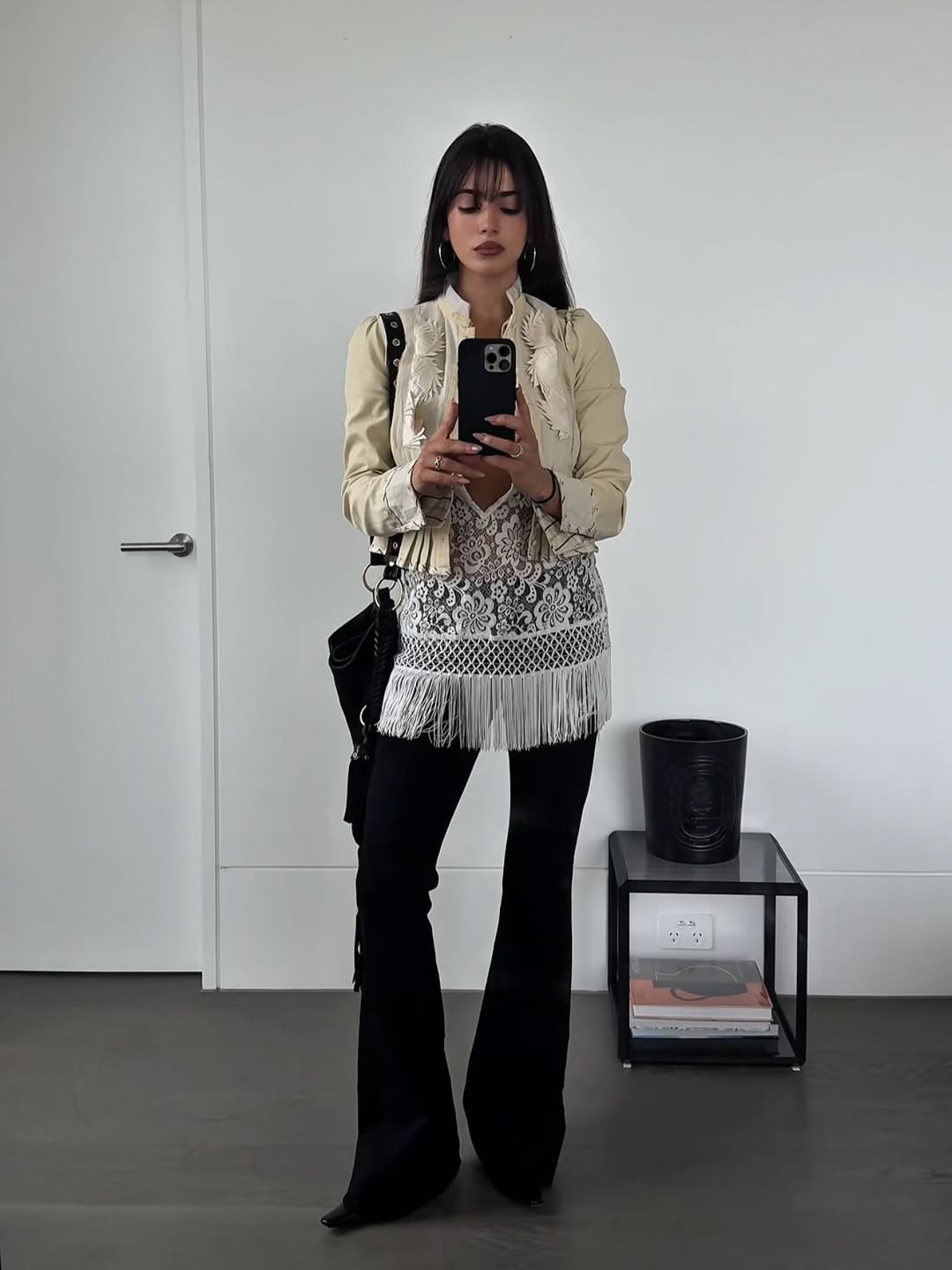 fashion blogger wearing a cropped jacket for spring