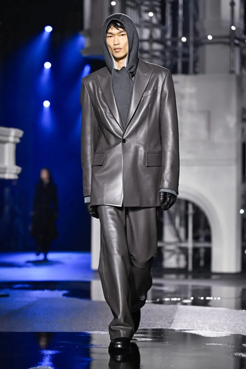 Burberry Fall 2026 Collection Reimagines The Classic Trench Coat