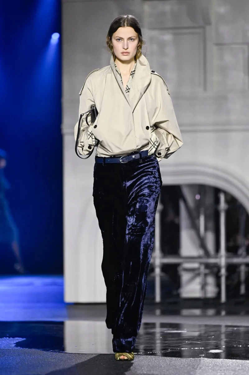 Burberry Fall 2026 Collection Reimagines The Classic Trench Coat