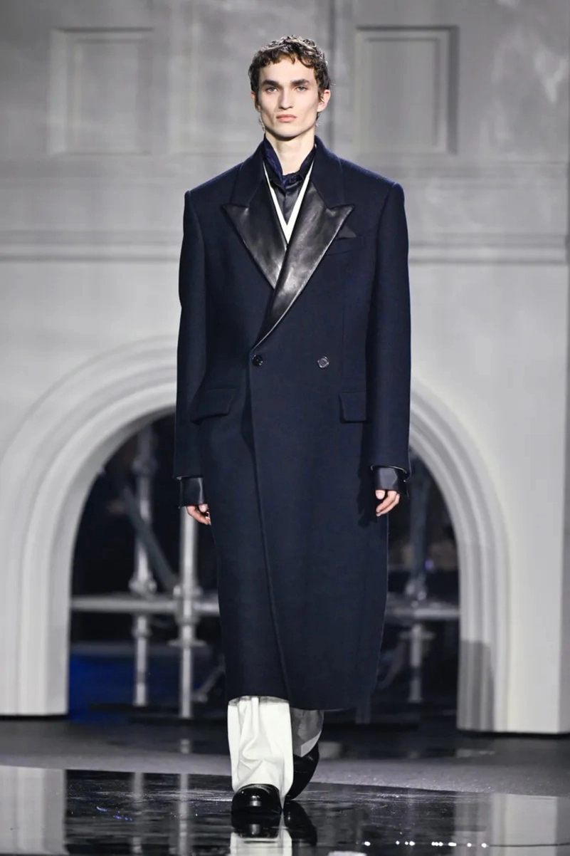 Burberry Fall 2026 Collection Reimagines The Classic Trench Coat