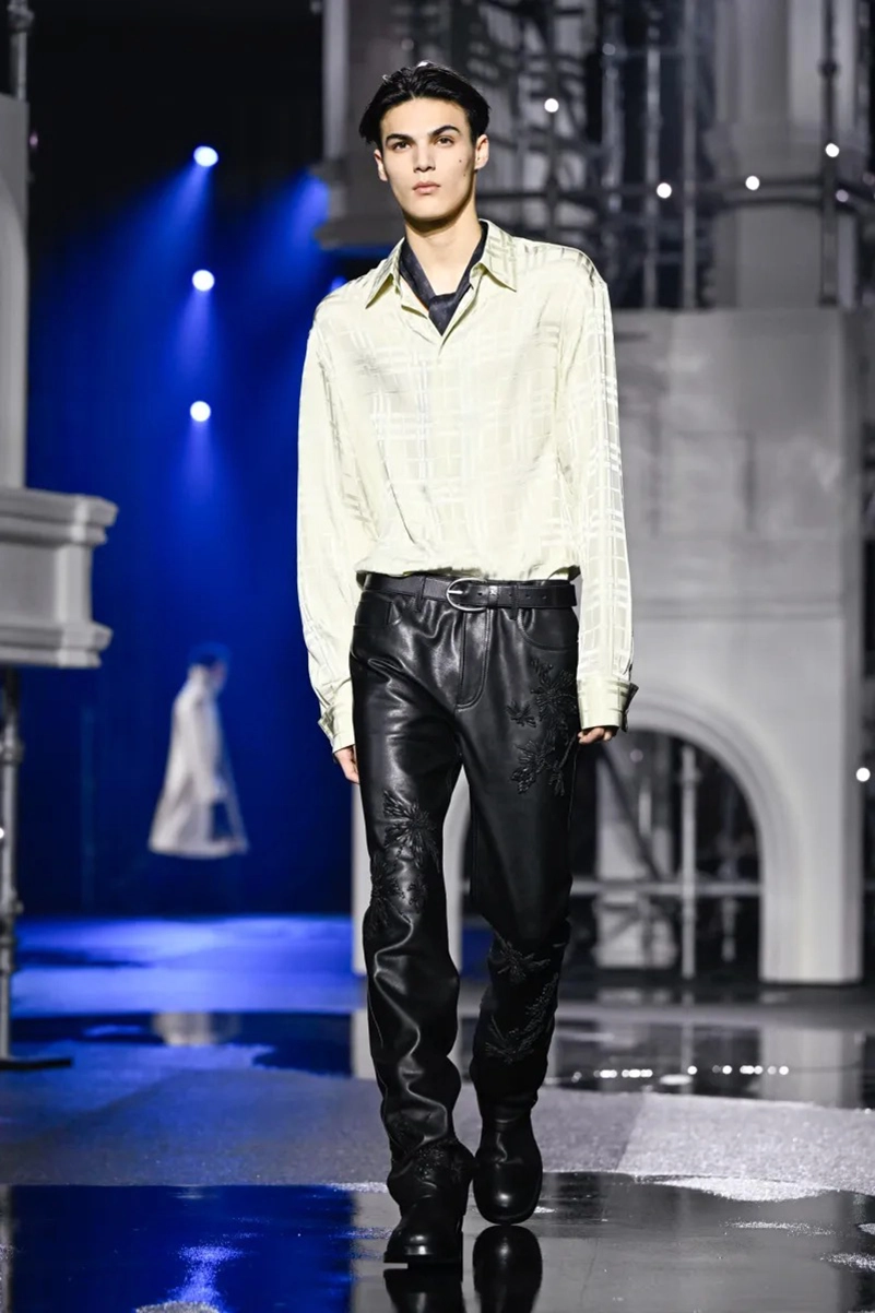 Burberry Fall 2026 Collection Reimagines The Classic Trench Coat