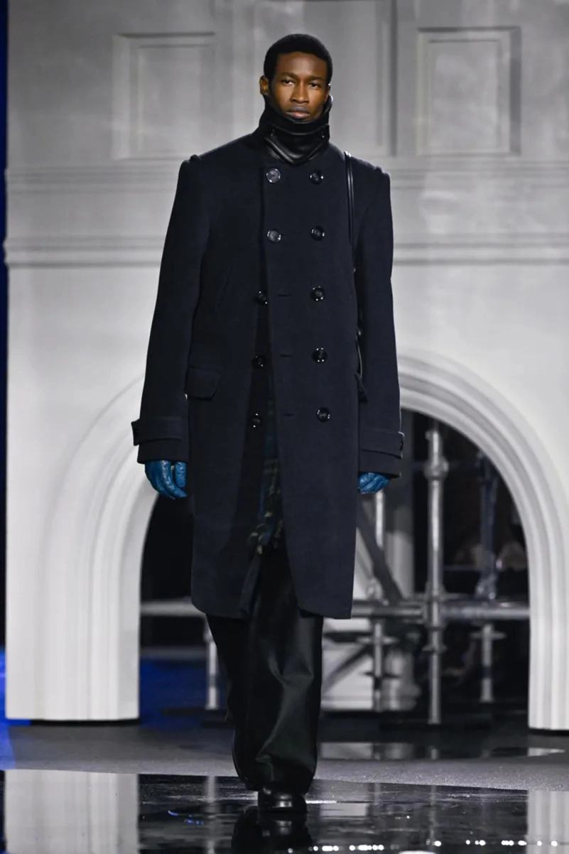 Burberry Fall 2026 Collection Reimagines The Classic Trench Coat