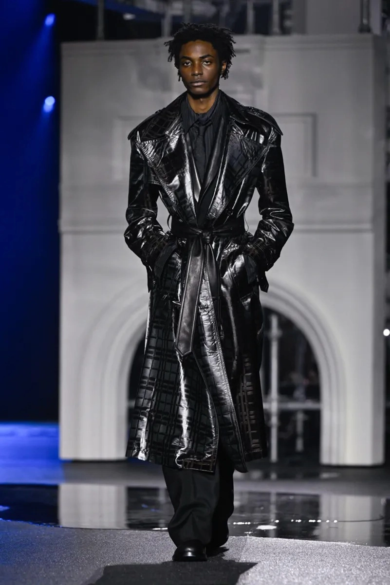 Burberry Fall 2026 Collection Reimagines The Classic Trench Coat
