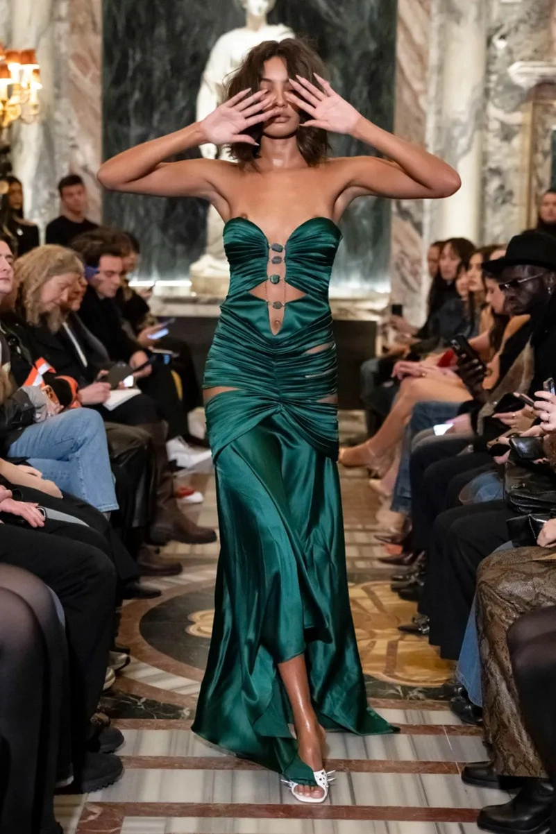 Di Petsa Fall 2026 Runway Celebrates Body Conscious Dressing