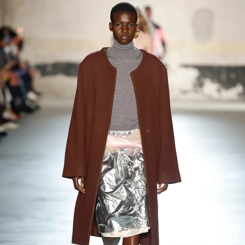 No. 21 Fall 2026 Collection Balances Tailoring And Evening Dresses