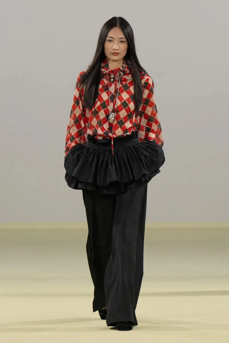 Vivetta Fall 2026 Structured Tailoring And Swan Motifs Define Collection