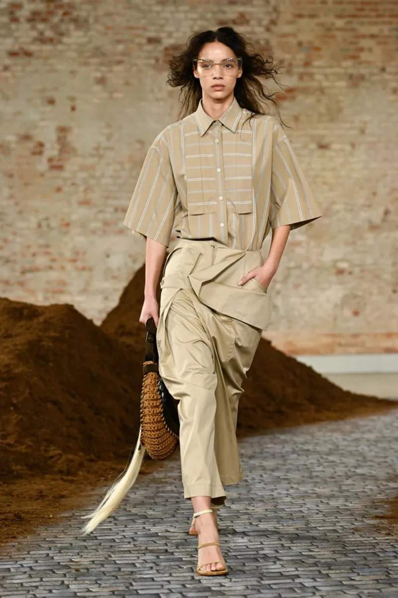 Moschino Fall 2026 Builds Narrative Through Prints, Tailoring And