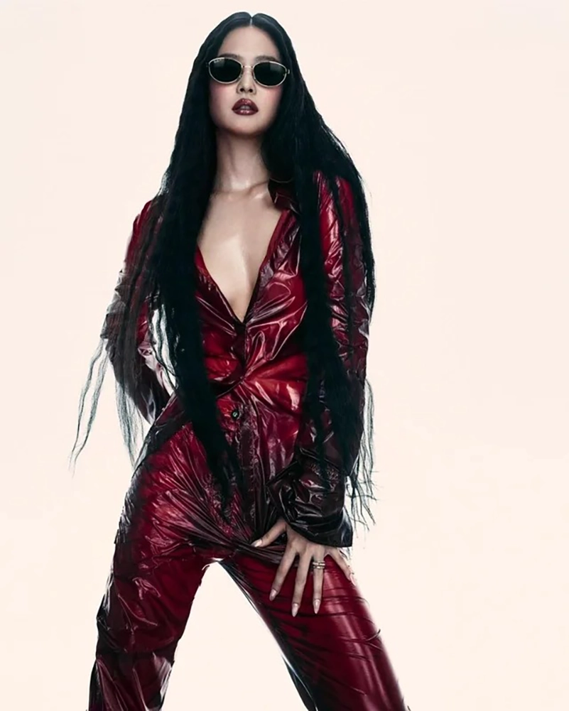 Jennie Named Ray Ban Meta Ambassador With Campaign Featuring ’90s And ...