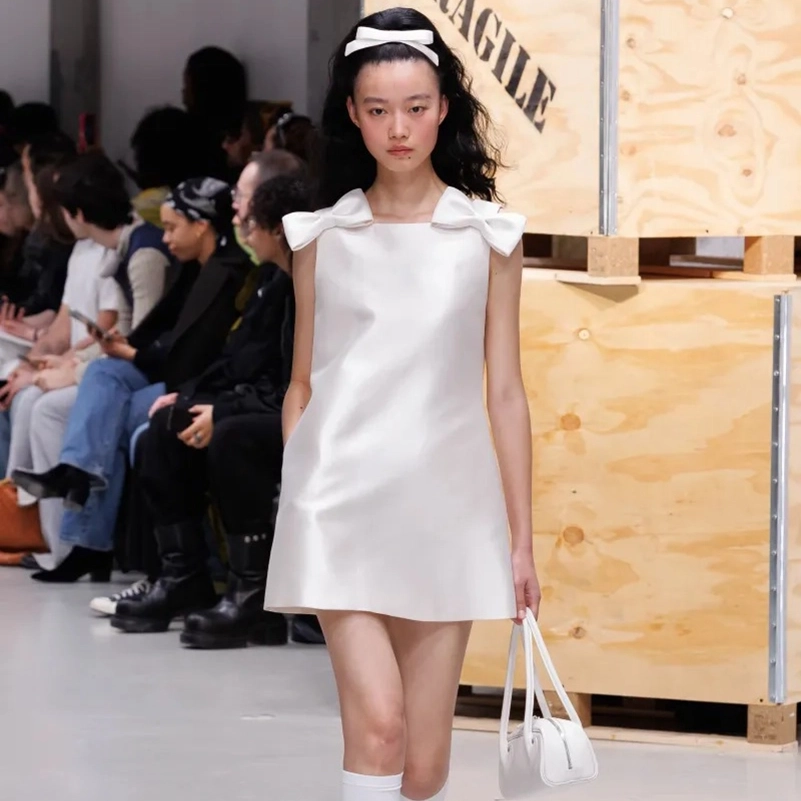 Kimhēkim Fall 2026 Collection Features Dresses And Structured Jackets