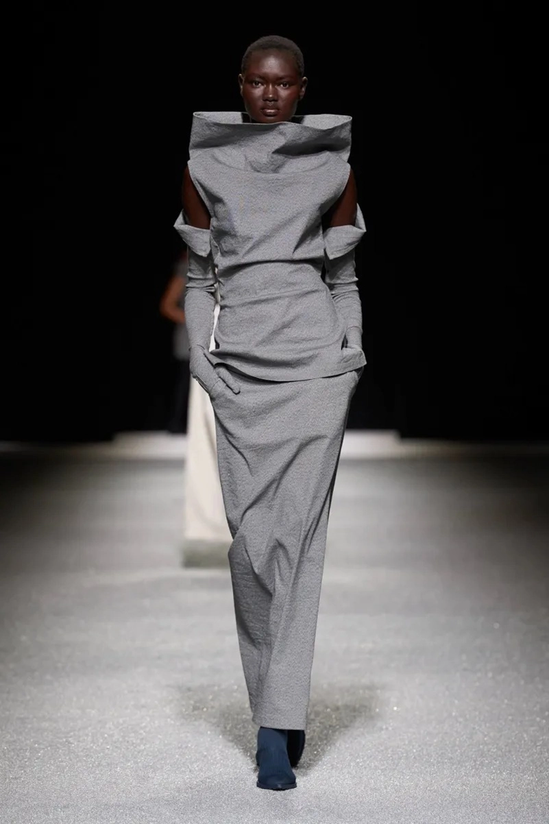 Issey Miyake Fall 2026 Shapes Volume Through Knits, Pleats, And ...