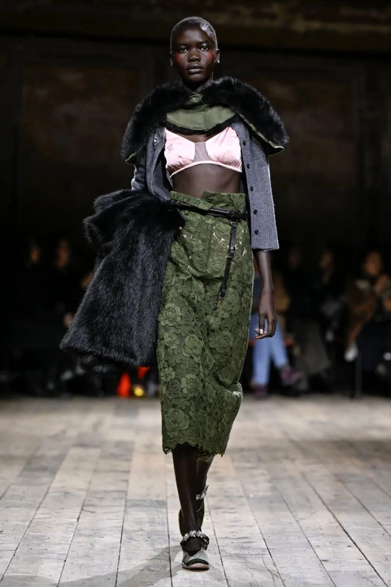 Simone Rocha Fall 2026 Brings Romantic Dressing To Life