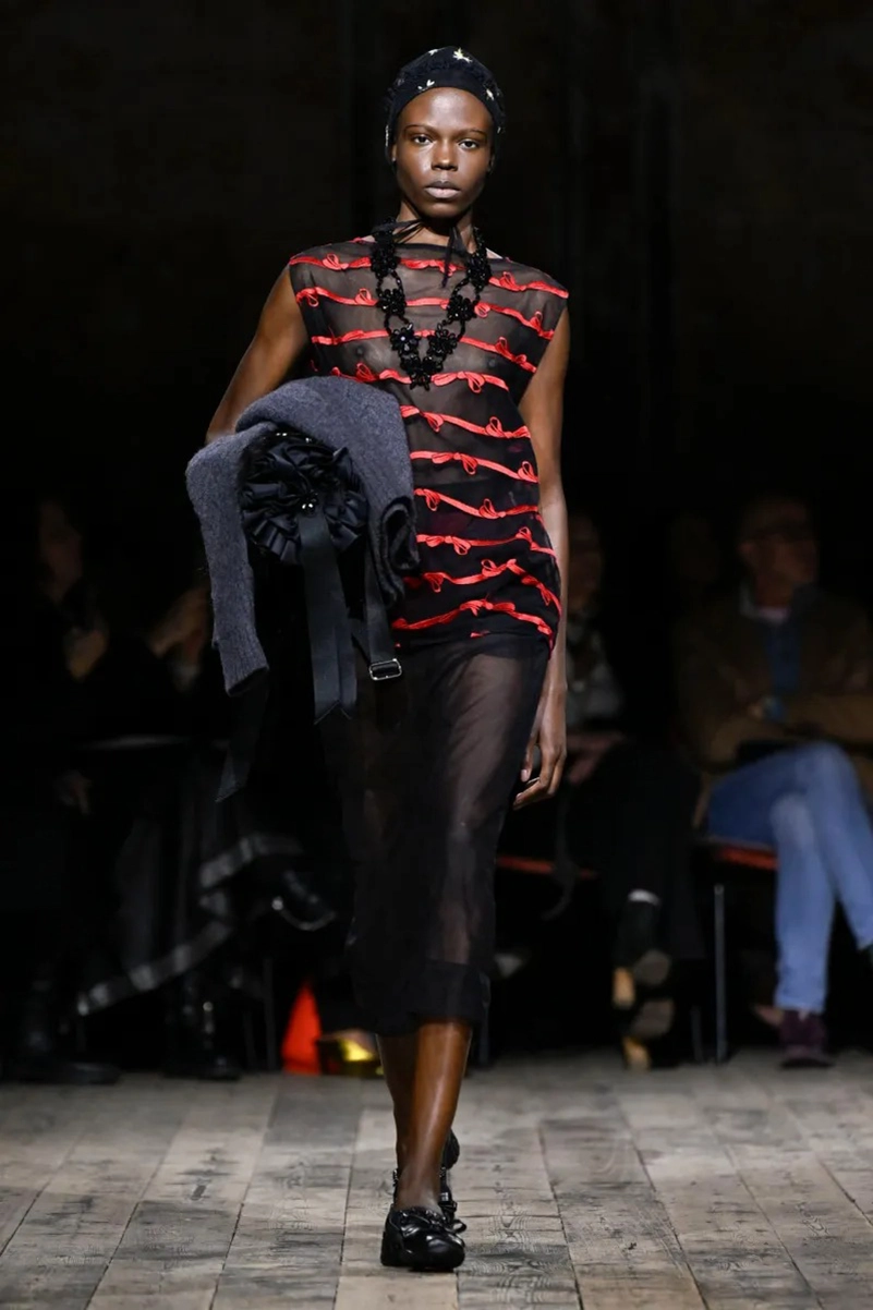 Simone Rocha Fall 2026 Brings Romantic Dressing To Life