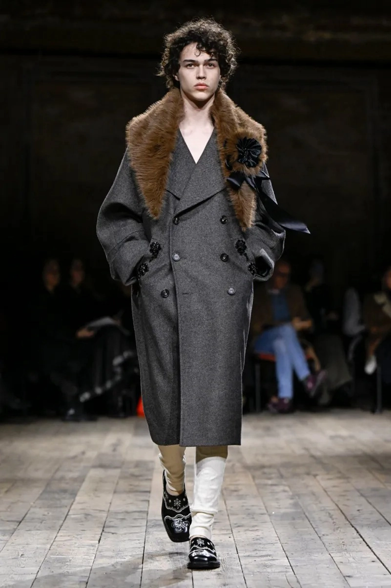 Simone Rocha Fall 2026 Brings Romantic Dressing To Life