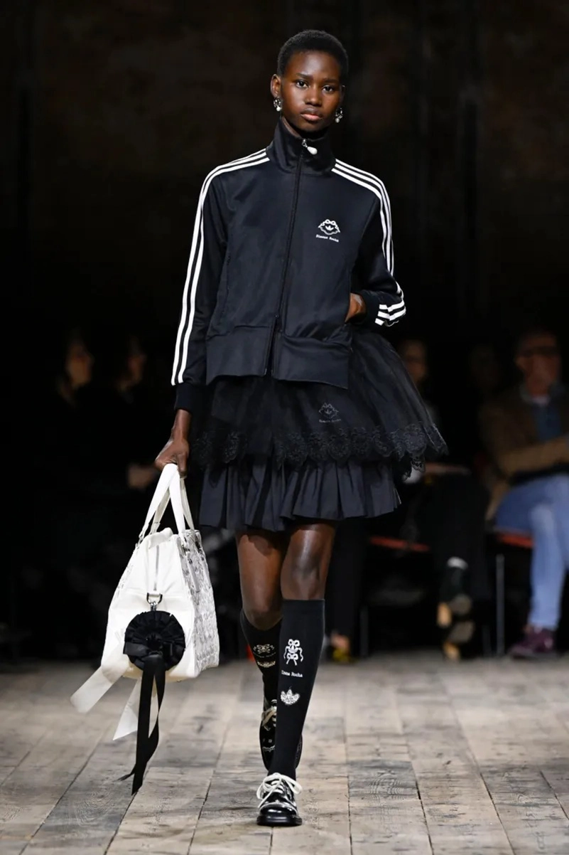 Simone Rocha Fall 2026 Brings Romantic Dressing To Life