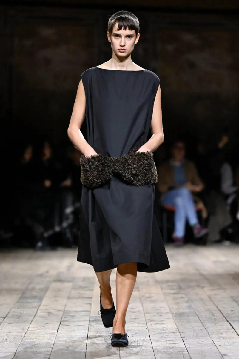 Simone Rocha Fall 2026 Brings Romantic Dressing To Life
