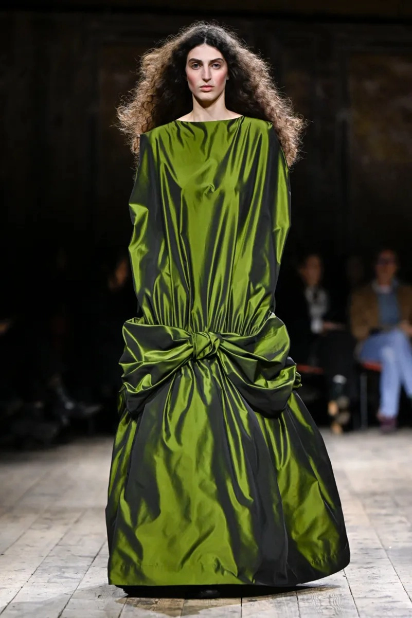 Simone Rocha Fall 2026 Brings Romantic Dressing To Life
