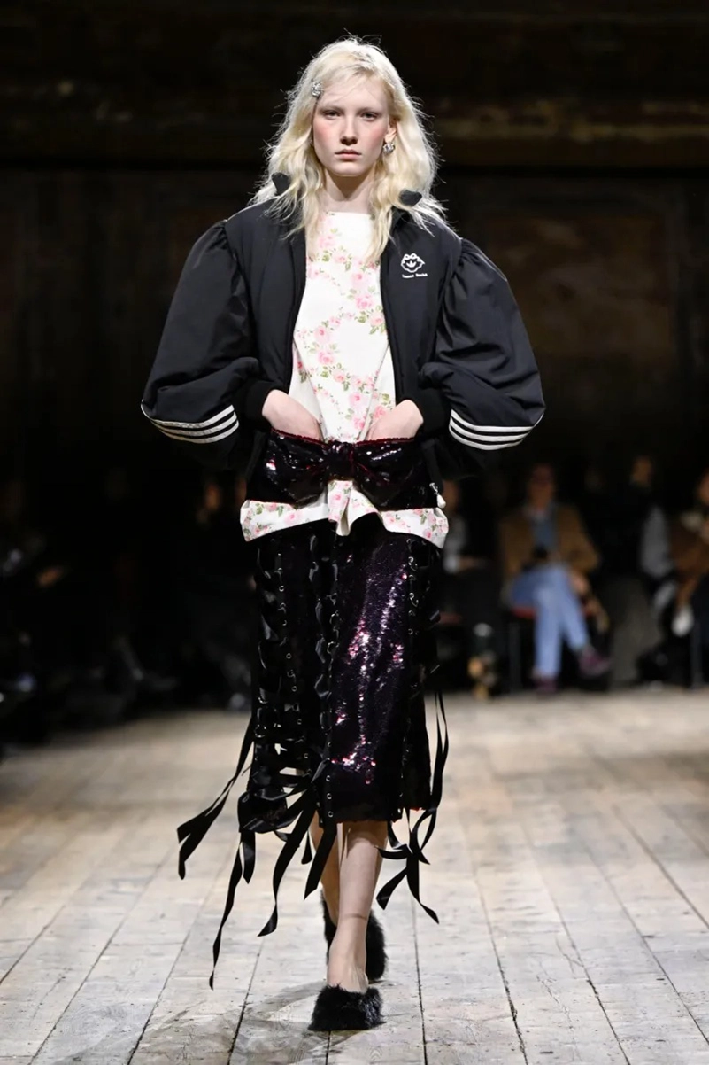 Simone Rocha Fall 2026 Brings Romantic Dressing To Life