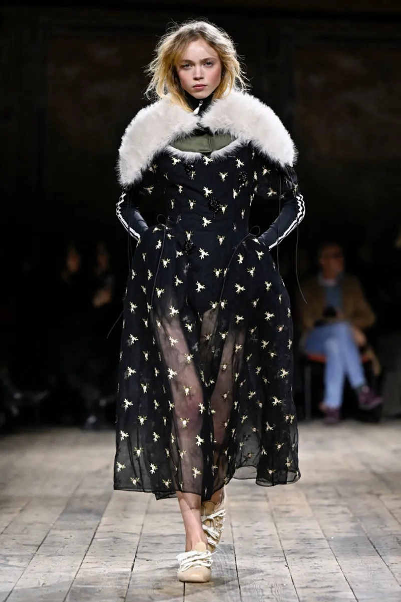 Simone Rocha Fall 2026 Brings Romantic Dressing To Life