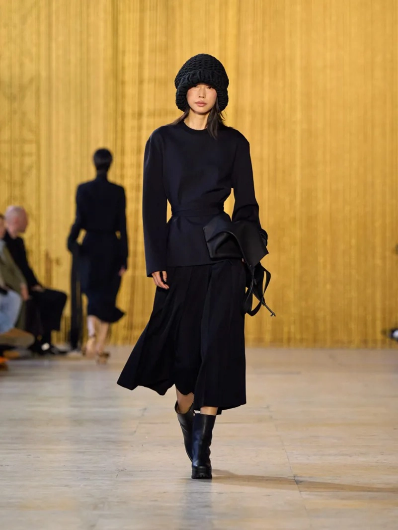 Akris Fall 2026 Moves From Tailoring Into Gold And Layered Texture