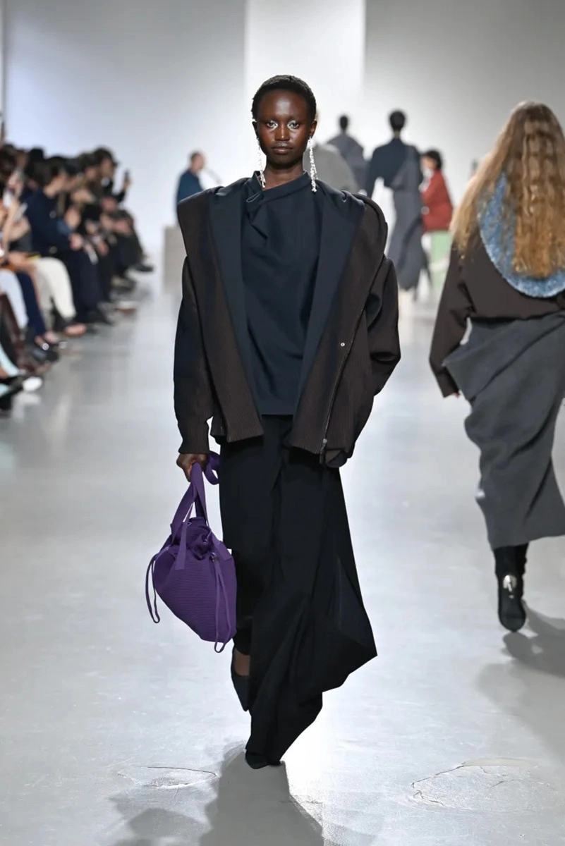 CFCL Fall 2026: Knitwear That Builds Space Around the Body — image 3