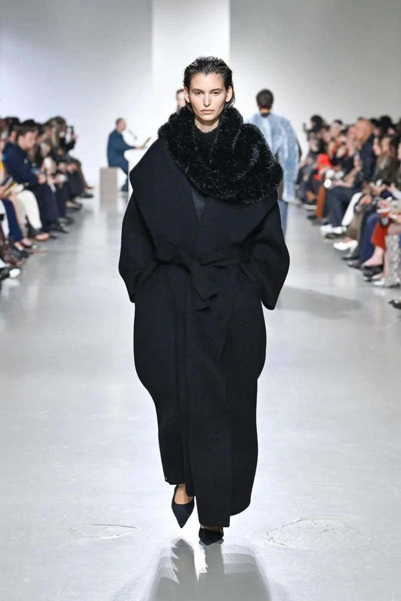 CFCL Fall 2026: Knitwear That Builds Space Around the Body — image 2