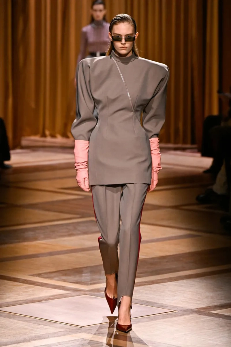 Mugler Fall 2026 Shapes Power Dressing Through Leather, Lamé, And Sharp Tailoring