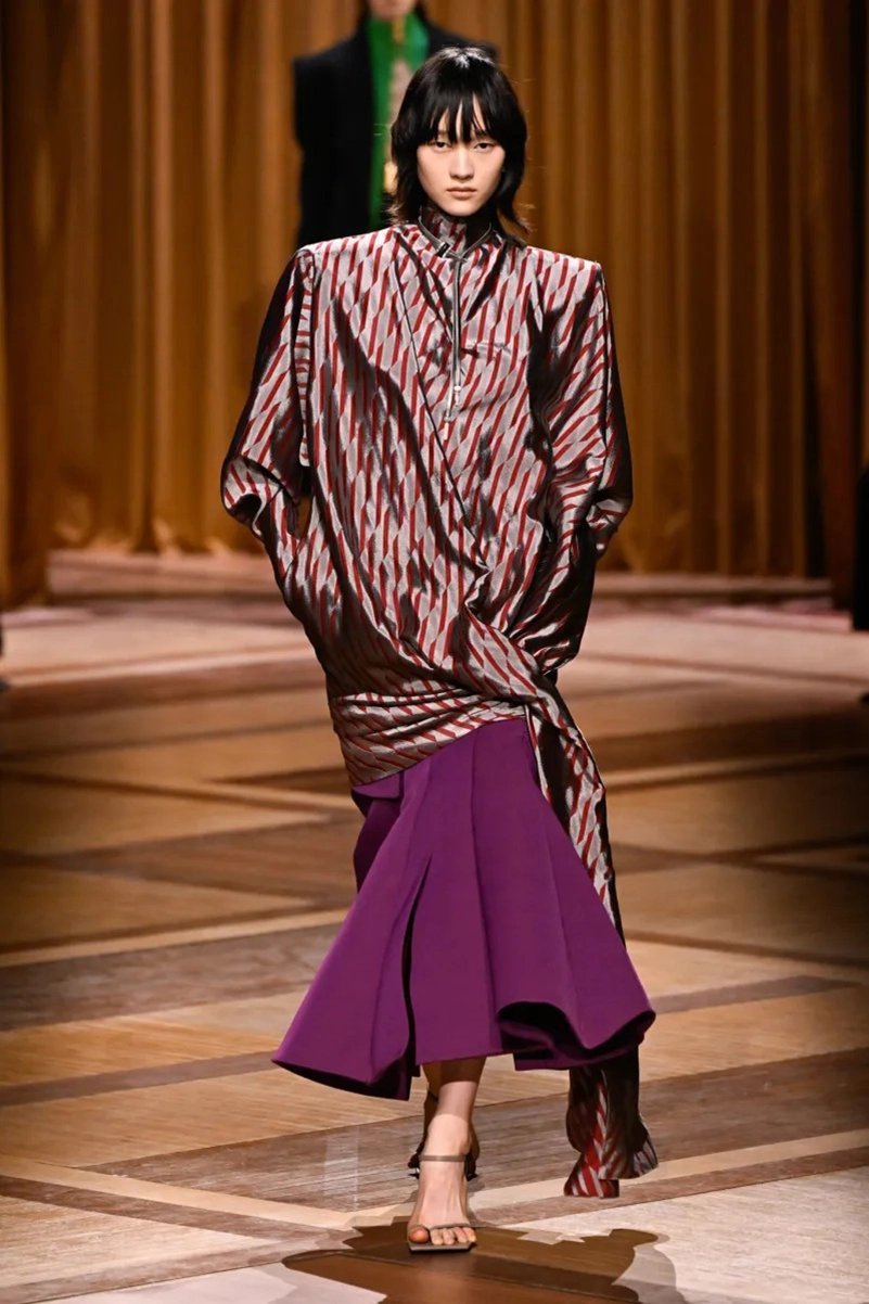 Mugler Fall 2026 Shapes Power Dressing Through Leather, Lamé, And Sharp Tailoring