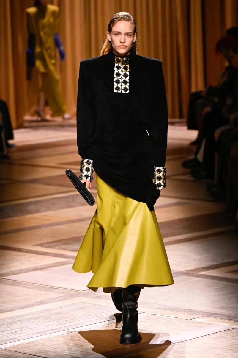 Mugler Fall 2026 Shapes Power Dressing Through Leather, Lamé, And Sharp Tailoring