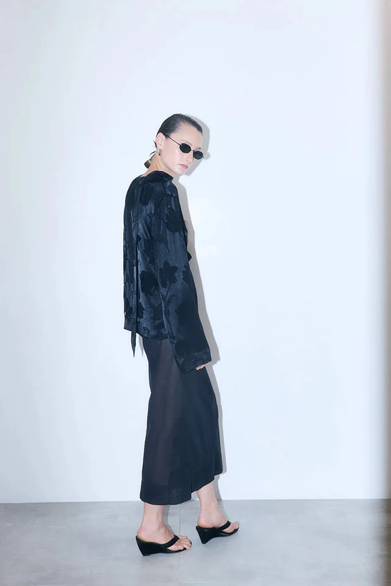 Dé Rococo Builds A Vacation To City Wardrobe With Modern Polish Dé Rococo Builds A Vacation To City Wardrobe With Modern Polish