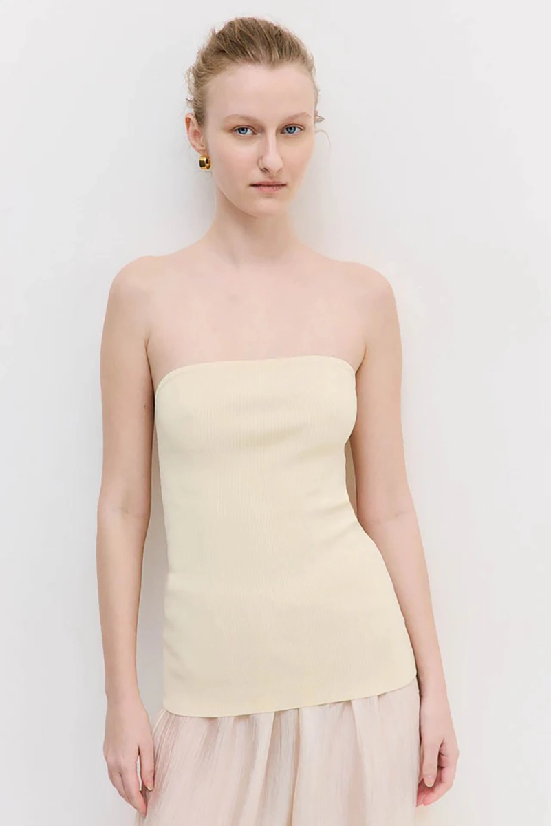 Dé Rococo Builds A Vacation To City Wardrobe With Modern Polish Dé Rococo Builds A Vacation To City Wardrobe With Modern Polish