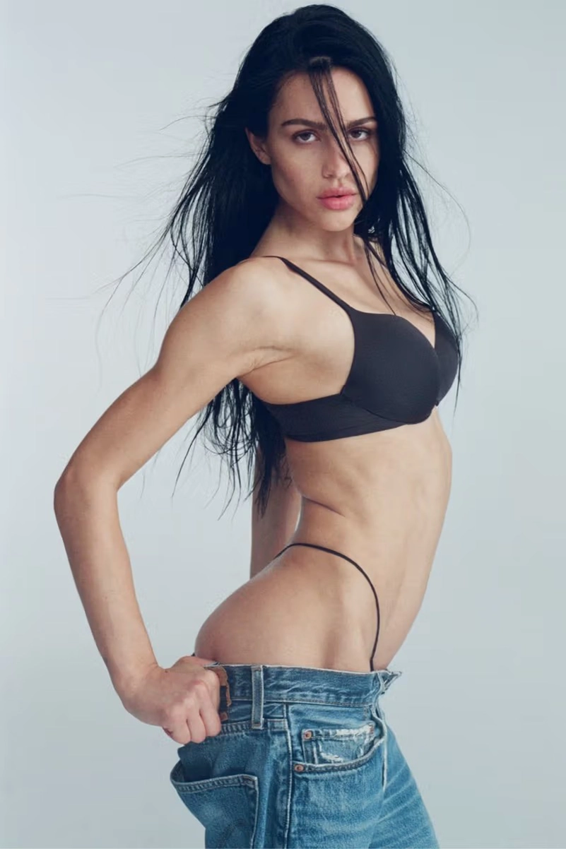 Amelia Gray Fronts Skims Ultimate T Shirt Bra Campaign Amelia Gray Fronts Skims Ultimate T Shirt Bra Campaign