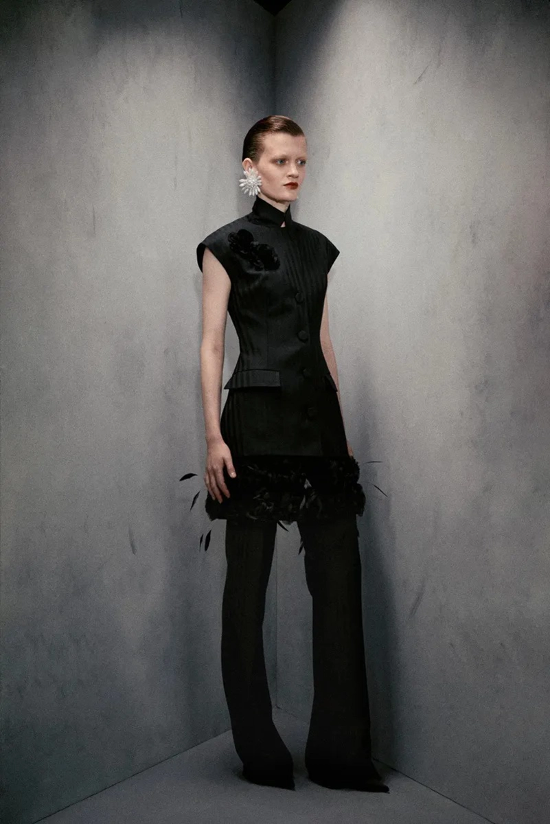 Huishan Zhang Resort 2027 Highlights Rose Embroidery And Crepe Jersey