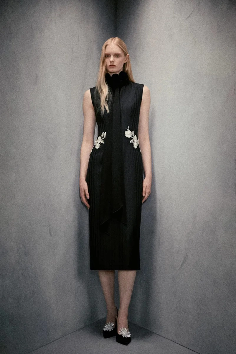 Huishan Zhang Resort 2027 Highlights Rose Embroidery And Crepe Jersey