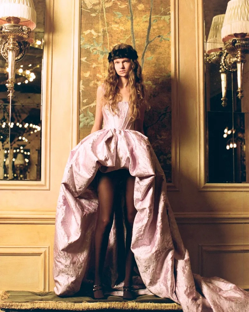 Aknvas Resort 2027 Collection Brings Palace Fantasy To Dresses And Knits