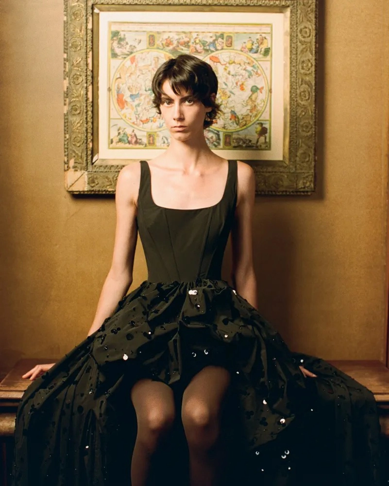 Aknvas Resort 2027 Collection Brings Palace Fantasy To Dresses And Knits