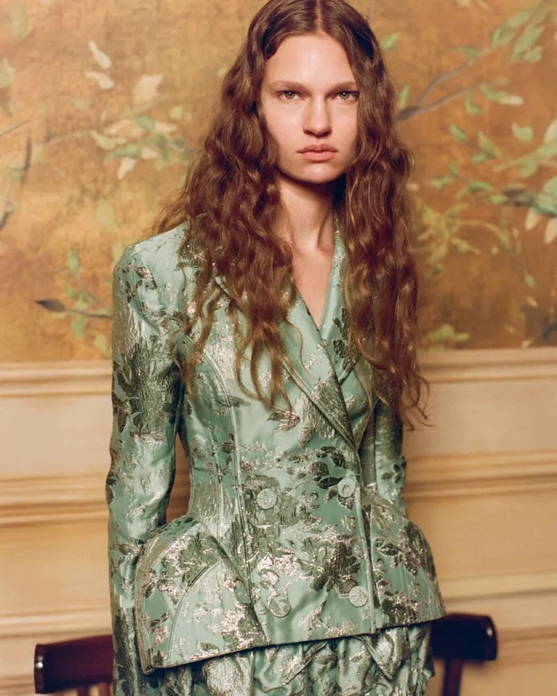 Aknvas Resort 2027 Collection Brings Palace Fantasy To Dresses And Knits